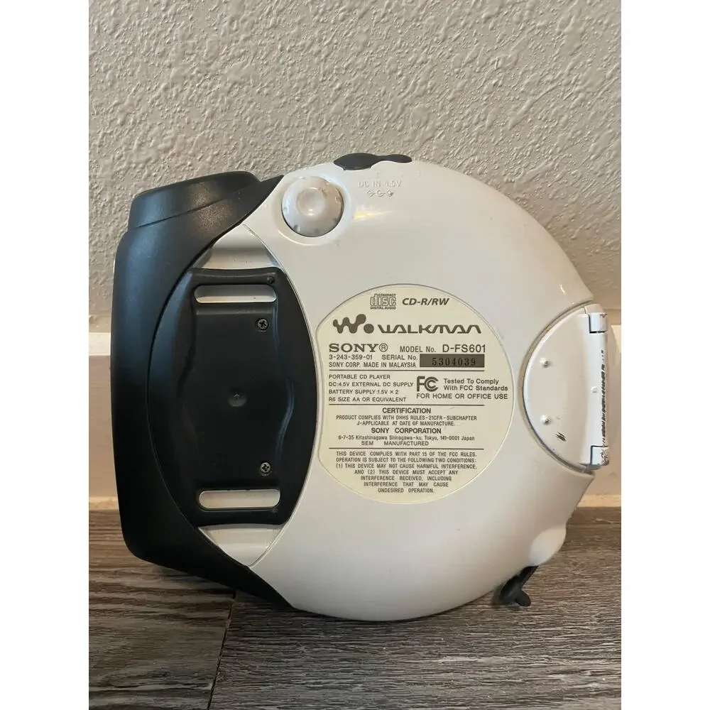 Sony Walkman D-FS601 S2 Portable CD Player FM AM OEM Headphones Carrying Case